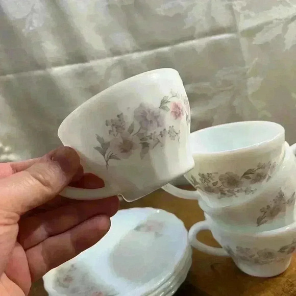 Vintage Set of 4 Floral Milk Glass Decopal Teacups Pink &  Purple Flower - Picture 5 of 5